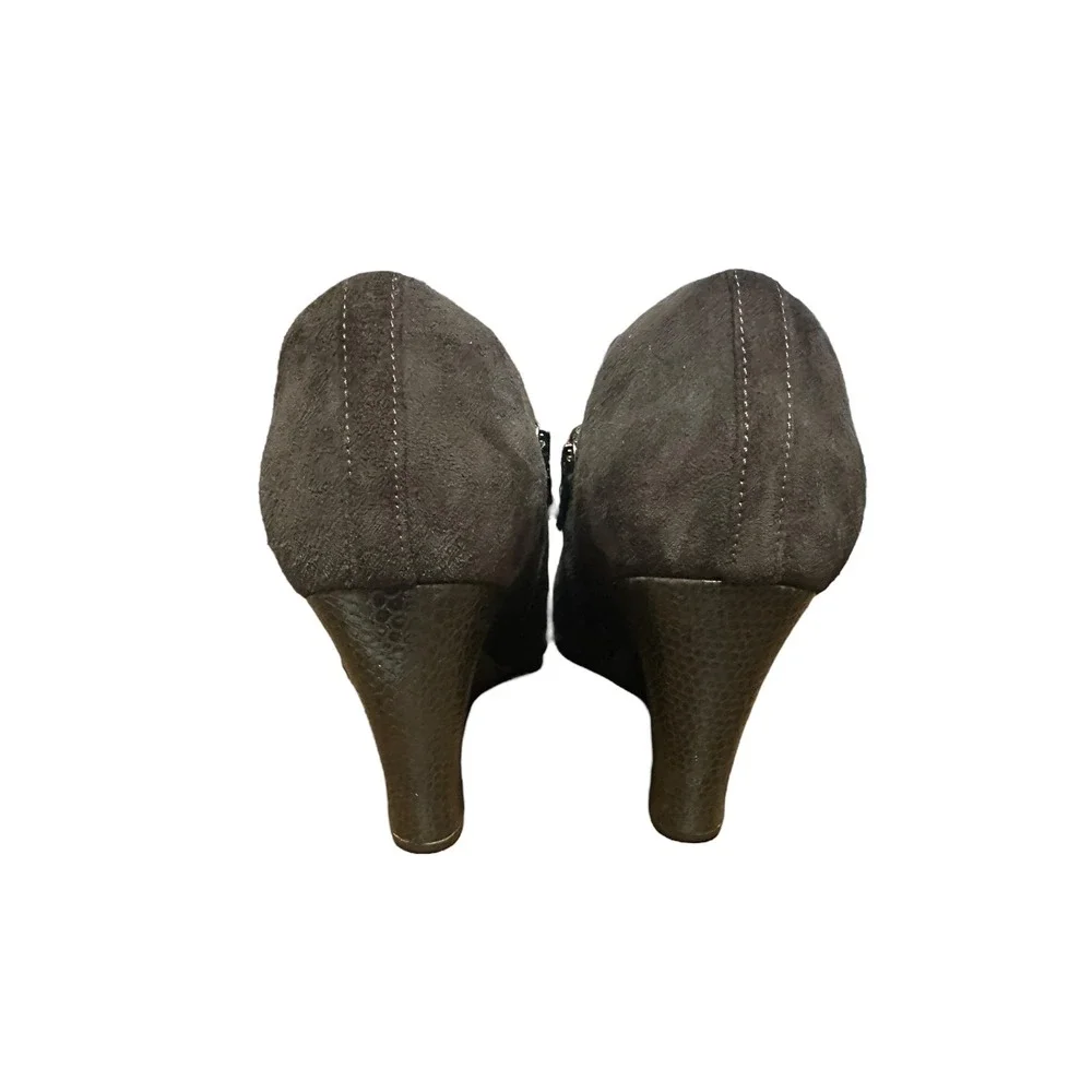 Clarks elevated design